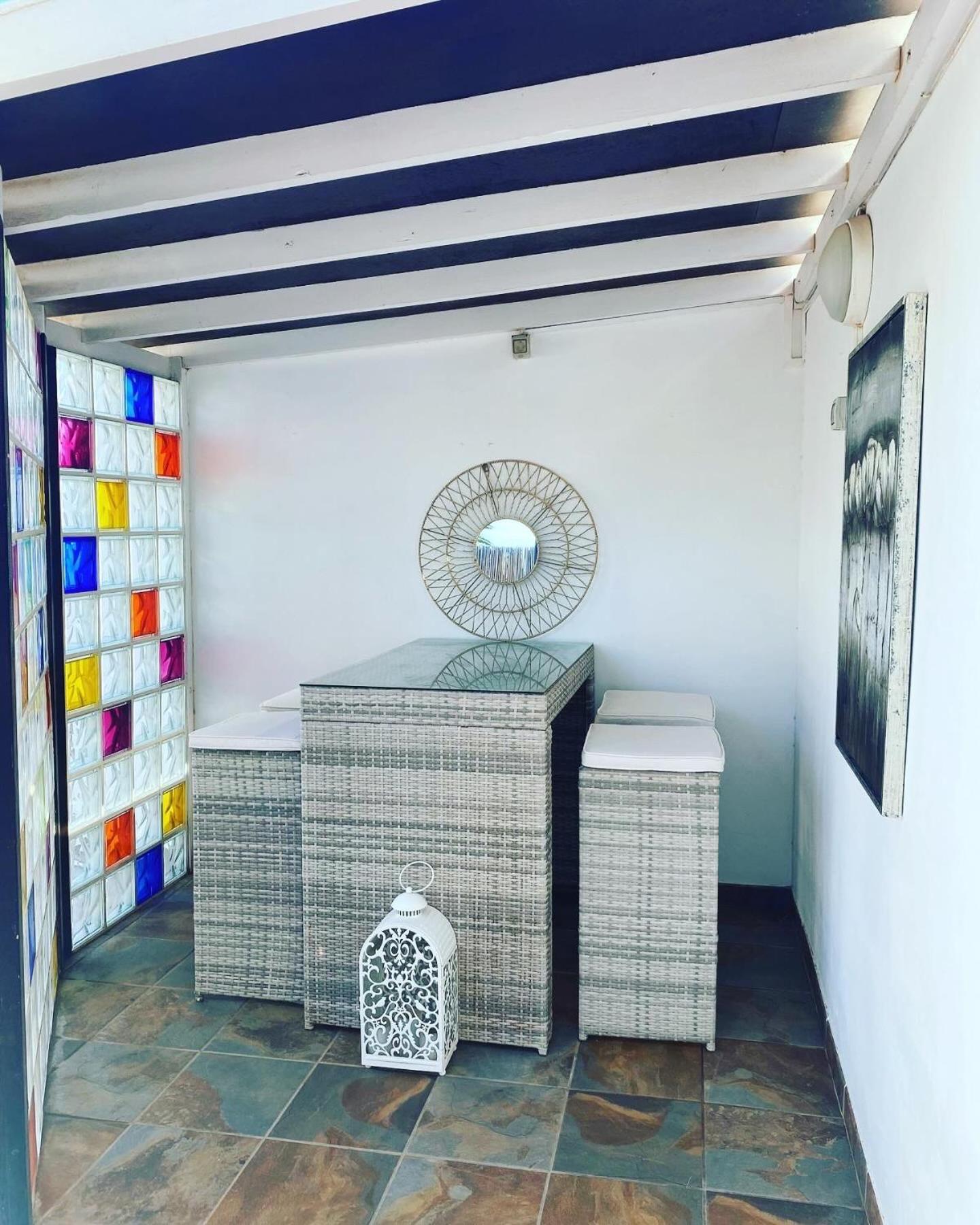 Large Studio Apartment! 科斯塔特吉塞 外观 照片