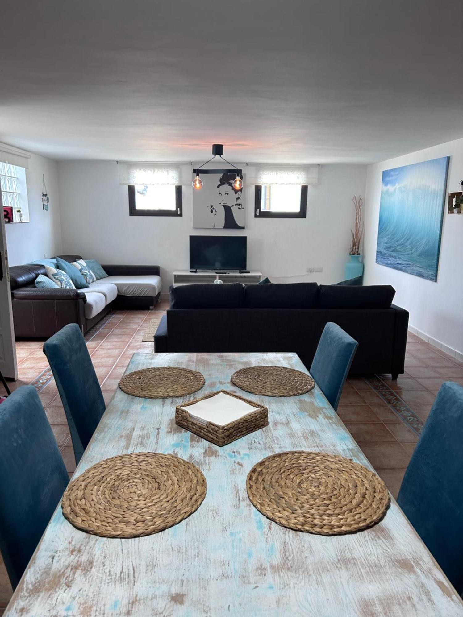 Large Studio Apartment! 科斯塔特吉塞 外观 照片